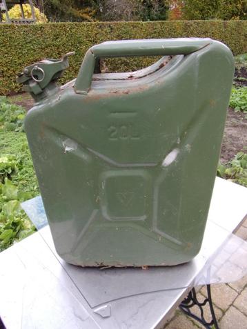 Metalen jerrycan van 20 liter beschikbaar voor biedingen