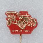 SP0904 Speldje Spyker 1904 rood, Collections, Broches, Pins & Badges, Utilisé, Enlèvement ou Envoi