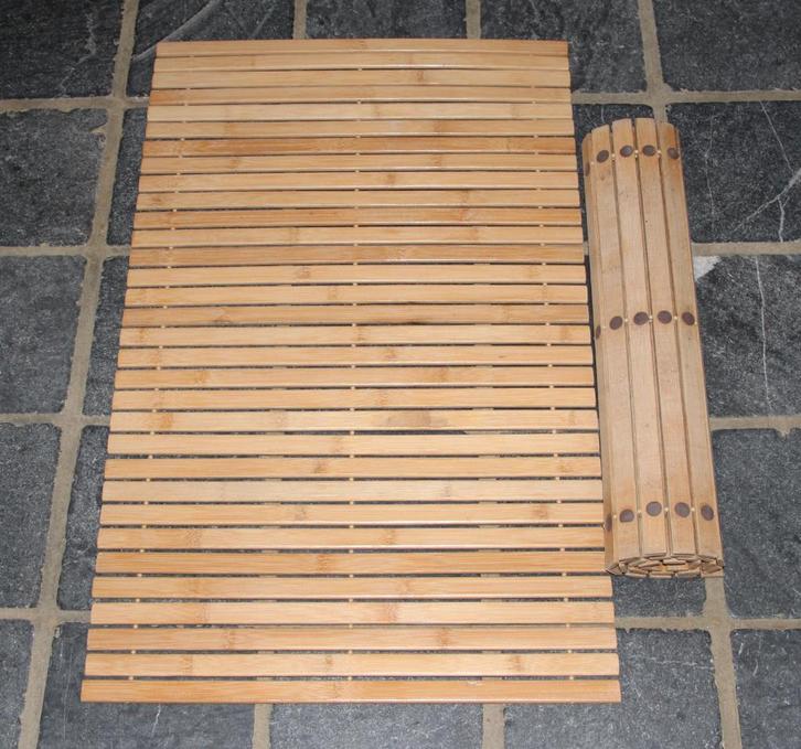 Lot de deux tapis de bain en bambou JYSK, Maison & Meubles, Salle de bain | Linge de bain & Accessoires, Comme neuf, Tapis de bain