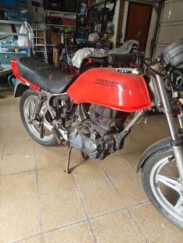 Honda Cb400n beschikbaar voor biedingen