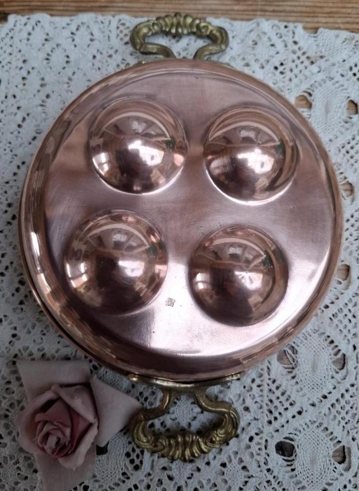Geslagen koperen pannetje met mooie greepjes, Antiquités & Art, Curiosités & Brocante, Enlèvement ou Envoi