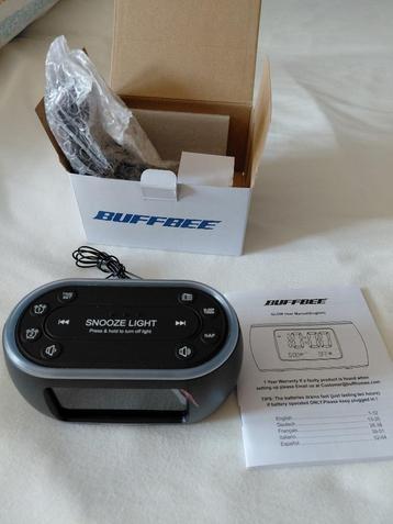 Wekkerradio Buffbee met licht beschikbaar voor biedingen