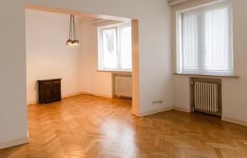 Ruim 2 slaapkamer appartement met garage  beschikbaar voor biedingen