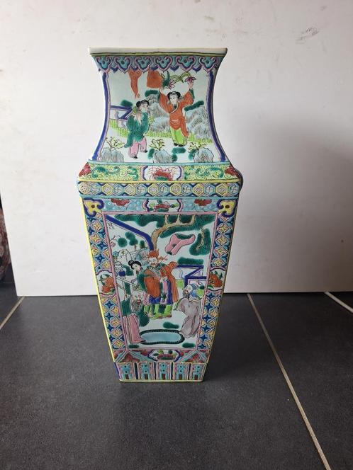 Vierkante porseleinen Chinese vaas, 1e helft 20e eeuw, Antiek en Kunst, Antiek | Porselein, Ophalen of Verzenden