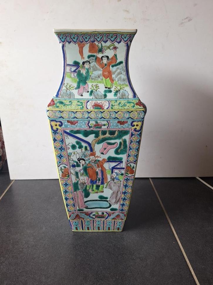 Vierkante porseleinen Chinese vaas, 1e helft 20e eeuw, Antiek en Kunst, Antiek | Porselein, Ophalen of Verzenden