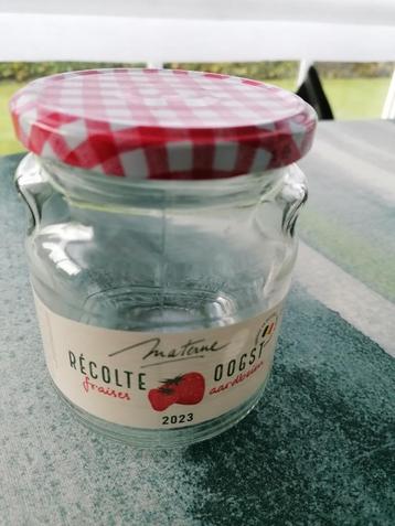 GROTE BOKAALS MATERNE beschikbaar voor biedingen
