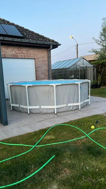 Intex zwembad met nieuwe pomp, ladder en toebehoren  beschikbaar voor biedingen