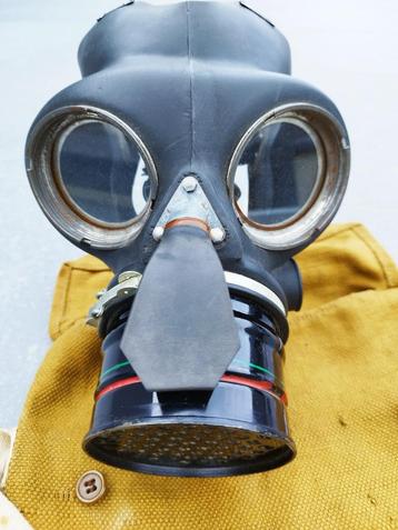 Masque anti gaz anglais daté 1941 - 45€