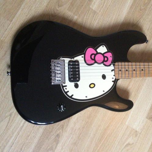 Squier by Fender Hello Kitty Strat 2008, Muziek en Instrumenten, Snaarinstrumenten | Gitaren | Elektrisch, Gebruikt, Solid body