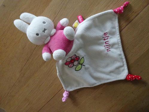 Nijntje knuffeldoek velours wit roze bloem, Enfants & Bébés, Jouets | Jouets de bébé, Neuf, Autres types, Sonore, Enlèvement ou Envoi