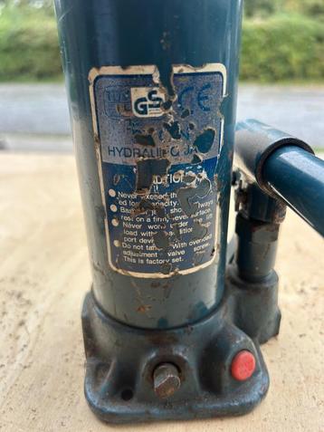 Hydraulische potkrik 5 ton beschikbaar voor biedingen