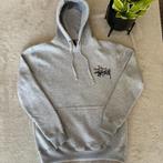 Grijze Stüssy Hoodie - L - Nieuw, Nooit Gedragen, Maat 52/54 (L), Stussy, Nieuw, Ophalen of Verzenden