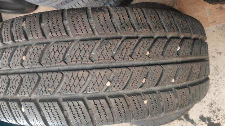 235/65r16c continental 60€ chacun avec support 23565r16c, Autos : Pièces & Accessoires, Commande, Enlèvement ou Envoi