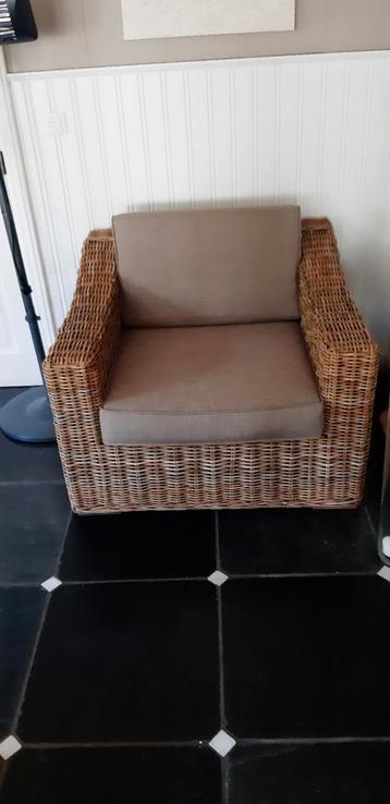 Rieten zetel nieuw. beschikbaar voor biedingen