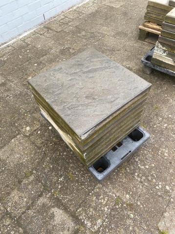 Terras tegels beschikbaar voor biedingen