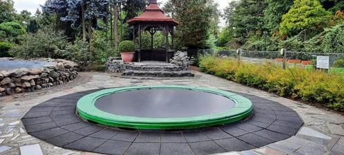 Inbouw trampoline (diam. 430 cm) + grote houten speeltoren, Kinderen en Baby's, Speelgoed | Buiten | Trampolines, Gebruikt, Ophalen