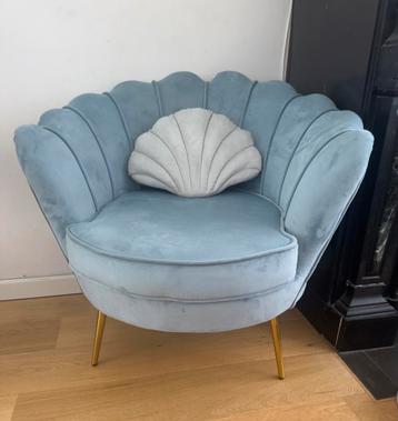 Leuke velours fauteuil beschikbaar voor biedingen