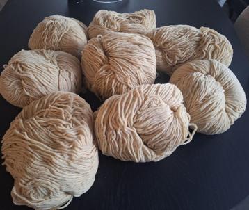 Pure texelwol in een streng van +/- 400 g. beschikbaar voor biedingen