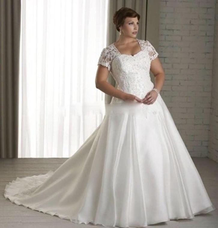 sale trouwjurk Grote maat trouwjurk maat 46/ 48/ 50, Kleding | Dames, Trouwkleding en Trouwaccessoires, Nieuw, Trouwjurk, Ophalen of Verzenden