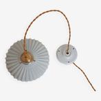 Duo/paar opaline plissé/gestreepte vintage witte lampen, Verzenden