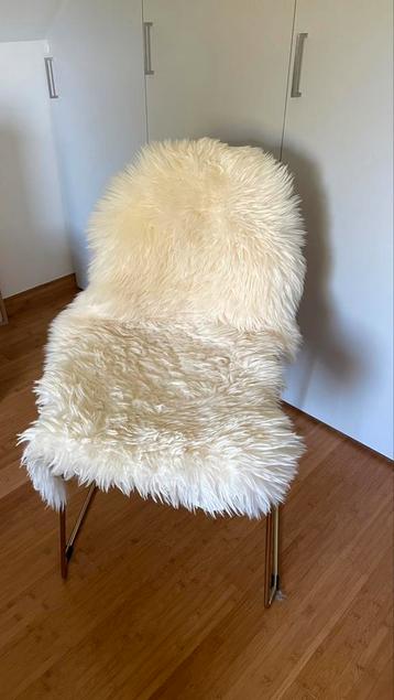 Peau de mouton décorative beschikbaar voor biedingen
