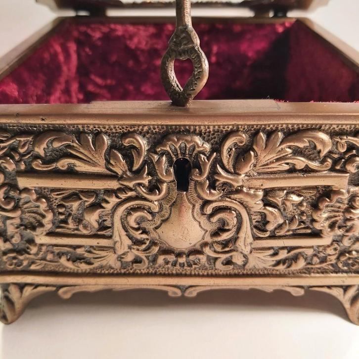 Bronzen sieradendoos, Antiek en Kunst, Antiek | Brons en Koper, Ophalen of Verzenden