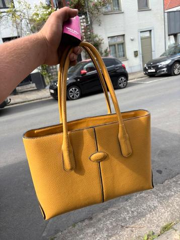 Handtas van tods beschikbaar voor biedingen