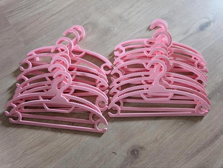 20 stuks lichtroze kapstokken kleerhangers, Kinderen en Baby's, Babykleding | Overige, Gebruikt, Ophalen of Verzenden