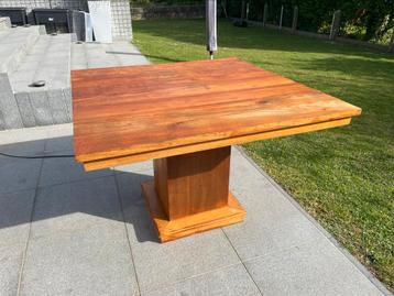 Vierkante tafel hardhout, 110cm, hoogte 77cm (Zemst centrum) beschikbaar voor biedingen