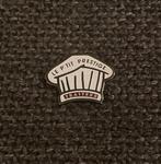PIN - LE P'TIT PRESTIGE - TRAITEUR - KOKSMUTS - CHEF - KOK, Verzenden, Gebruikt, Overige onderwerpen, Speldje of Pin