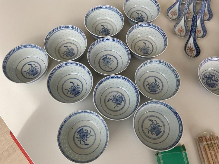 Chinees servies, borden, kommen en lepels en stokjes., Huis en Inrichting, Keuken | Servies, Zo goed als nieuw, Bord(en), Overige stijlen