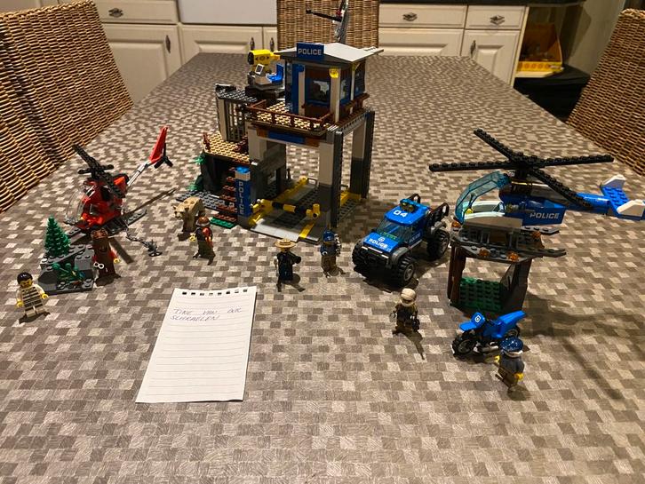 LEGO City 60174 Mountain Police Headquarter, Kinderen en Baby's, Speelgoed | Duplo en Lego, Zo goed als nieuw, Lego, Ophalen