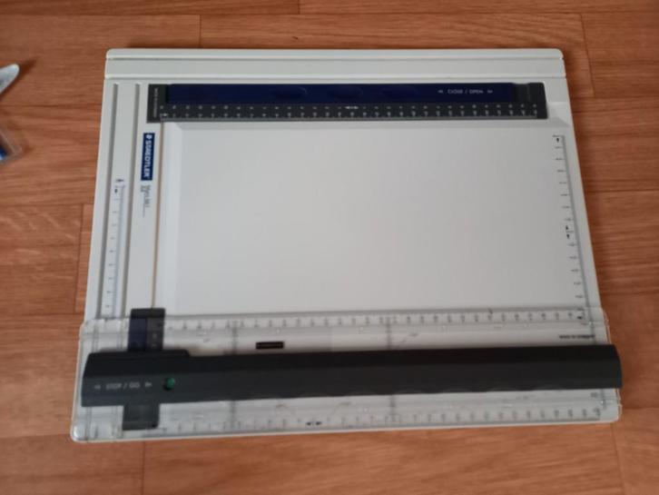 PLANCHE À DESSIN STAEDLER A4 MARS 661, Hobby & Loisirs créatifs, Dessin, Comme neuf, Enlèvement ou Envoi