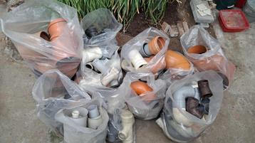 Lot PVC bochten afvoer allerlei beschikbaar voor biedingen