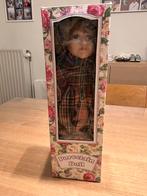 Nieuw pop met porselein hoofd  35cm, Verzamelen, Poppen, Ophalen, Nieuw, Pop