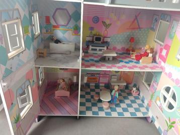 Poppenhuis beschikbaar voor biedingen
