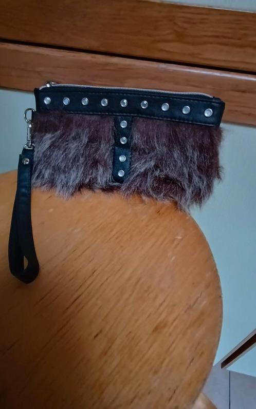 Nieuw fluffy make up tasje, Mortsel, Handtassen en Accessoires, Toilettassen, Nieuw, Ophalen