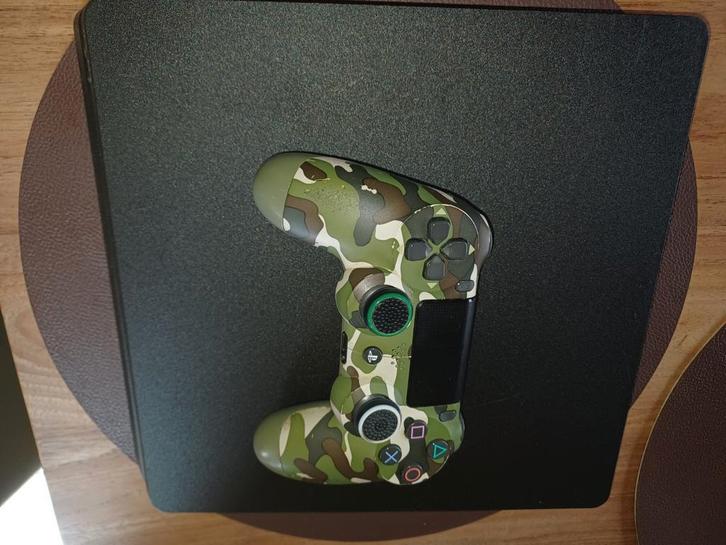 Ps4 Pro with controller and Online bought games, Games en Spelcomputers, Spelcomputers | Sony PlayStation 4, Zo goed als nieuw