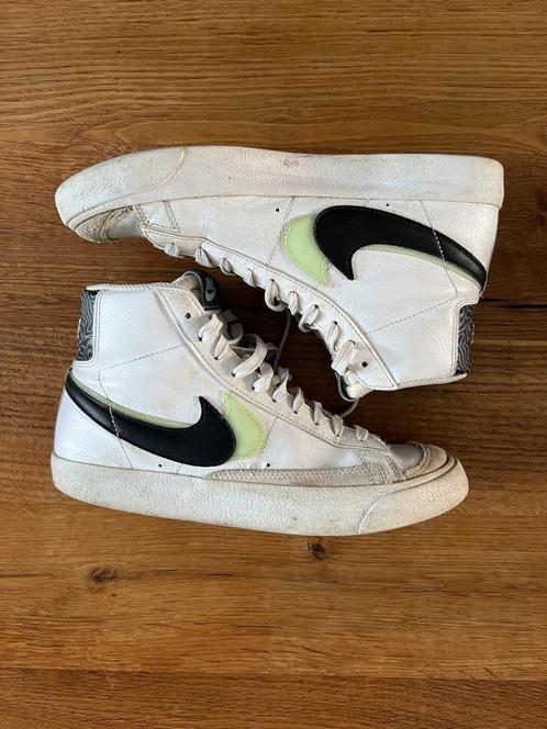 NIKE BLAZER MID ‘77, Kinderen en Baby's, Kinderkleding | Schoenen en Sokken, Gebruikt, Sportschoenen, Jongen of Meisje, Ophalen of Verzenden