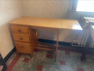 Gratis bureau tafeltje / telefoon tafeltje / bureautje beschikbaar voor biedingen