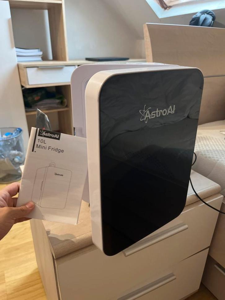 AstroAI Mini Koelkast 10L–Koelen & Verwarmen, amper gebruikt, Elektronische apparatuur, Koelkasten en IJskasten, Zo goed als nieuw