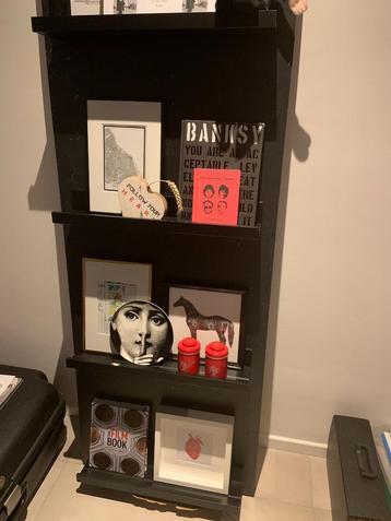 Zwarte Houten Displayschap – 4 Lagen beschikbaar voor biedingen