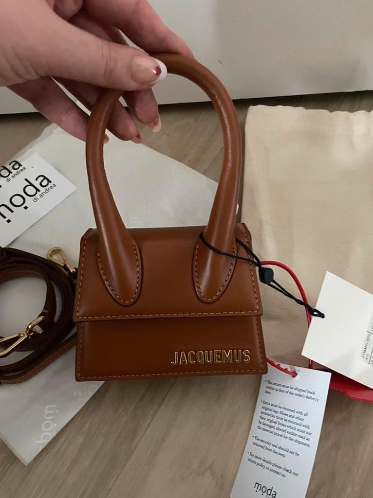 Jacquemus tas origineel, Handtassen en Accessoires, Tassen | Damestassen, Nieuw, Bruin, Verzenden