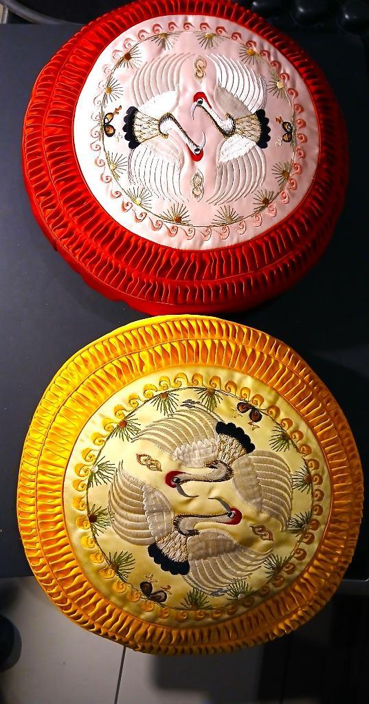 2 geborduurde koreaanse kussens / vintage 60's - zijde, Huis en Inrichting, Woonaccessoires | Kussens, Zo goed als nieuw, Rond