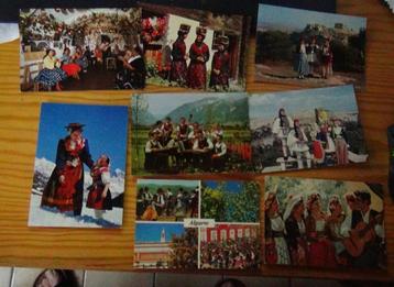 Set postkaarten met klederdrachten beschikbaar voor biedingen