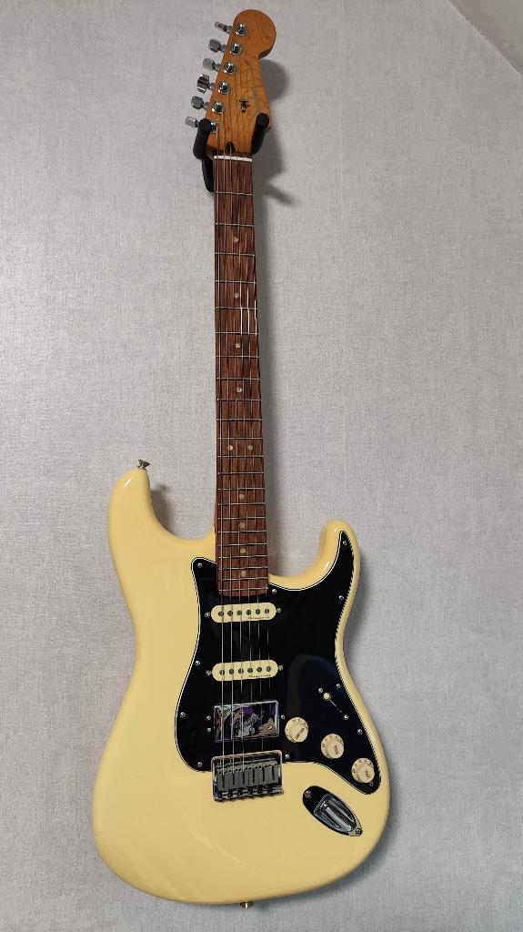 Fender Startocaster Player Plus HSS Limited Edition, Musique & Instruments, Instruments à corde | Guitares | Électriques, Comme neuf