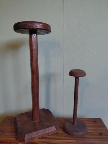 Twee vintage hoedenstandaards/pruikenstaander/hoedenstaander, Enlèvement ou Envoi