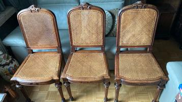 Stoelen beschikbaar voor biedingen