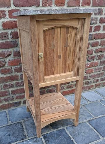 Pitch pine nachtkastje opgeknapt beschikbaar voor biedingen