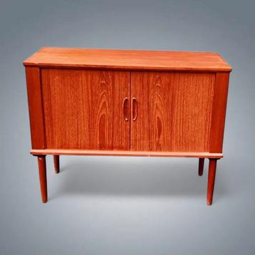 Vintage Scandinavisch dressoir met 33T Disc Storage Shutter beschikbaar voor biedingen